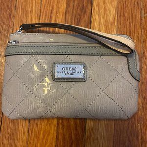 BNWT Guess Clutch Wallet